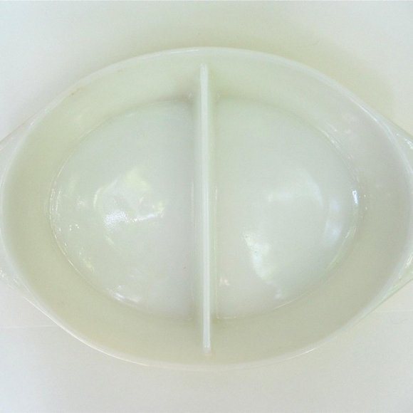 Pyrex Verde Green Berries Divided Dish 1.5 Qts - Picture 2 of 4